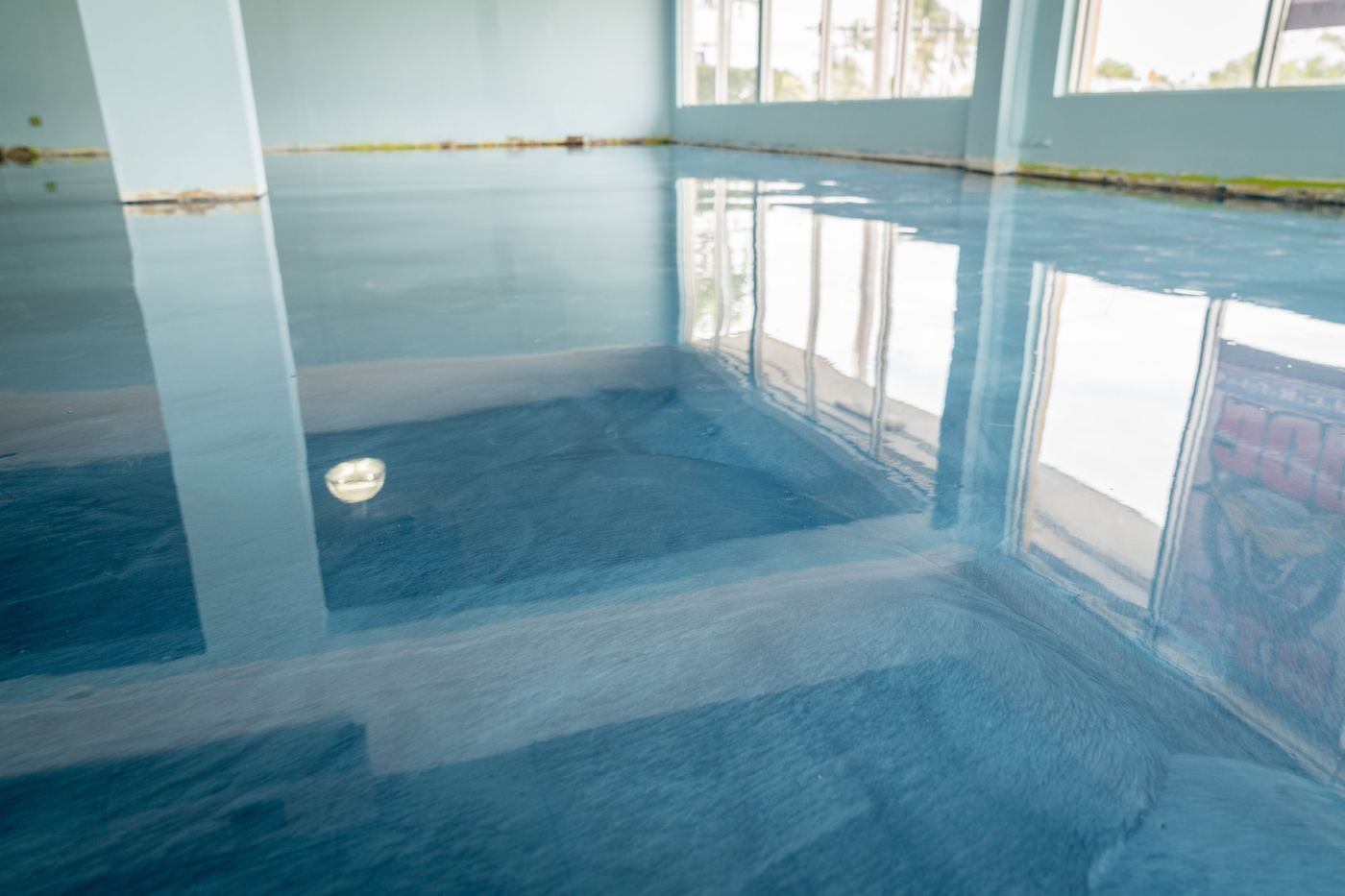 Example of a metallic floor finish